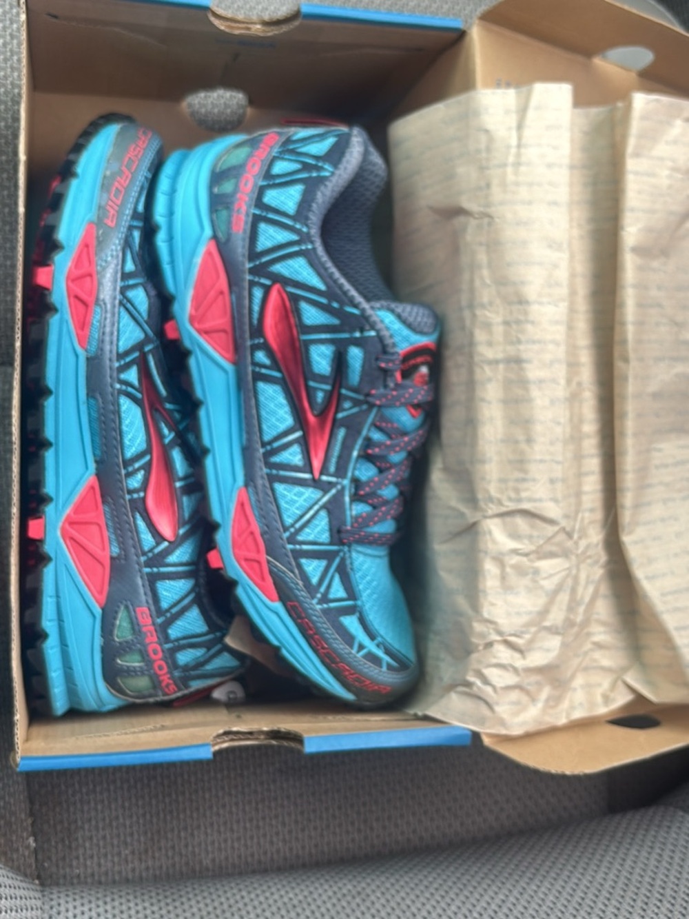 Brooks Cascadia 8 size 7.5 Teal and Pink Trail Sneakers